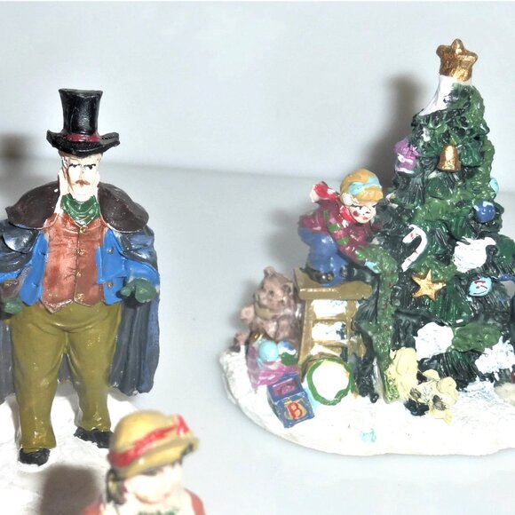 10 Vintage Lot of CHRISTMAS Figures Ice Skating Wreath Present Dancing Basket - Picture 2 of 7
